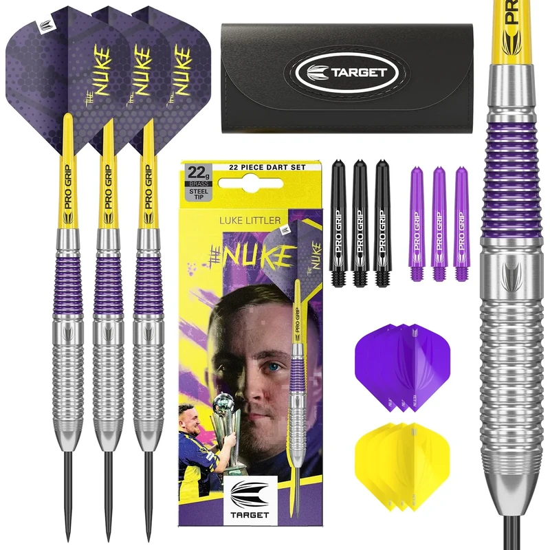 Target Darts Luke Littler Brass Steel Tip Darts Set – 22G Steel Tip Dart, Das Nuke Player Edition Dart-Set, inklusive Dartflügel, Schäfte und Dartkoffer | Professionelles Dartzubehör